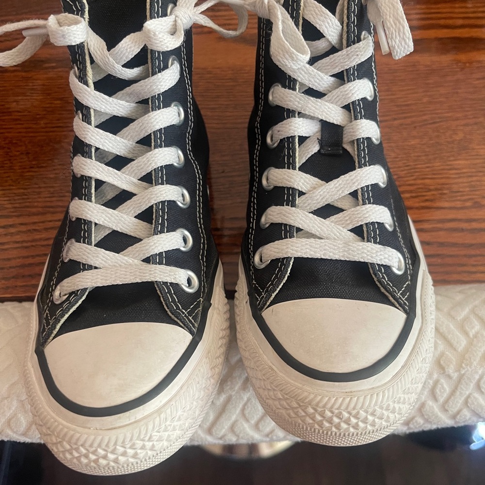 Converse All Stars.  Youth size 4.5 converts to a women size 6 Black/wht highto